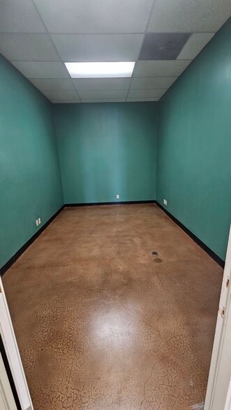 More Photos Of 1115 S Taylor Ave, Montebello Truck Terminal For Lease