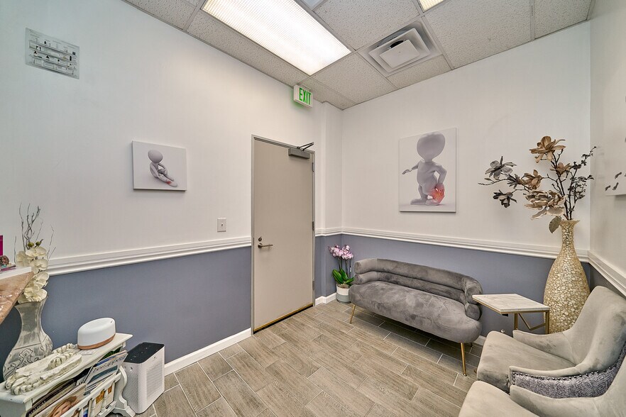 More Photos Of 8737 Beverly Blvd, West Hollywood Medical For Sale