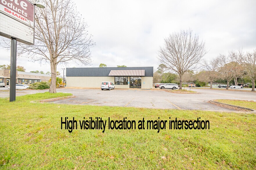 More Photos Of 1503 E Shotwell St, Bainbridge Storefront Retail Office For Sale