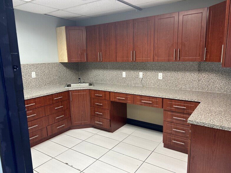 More Photos Of 4121-4141 NW 5th St, Plantation Medical For Sale