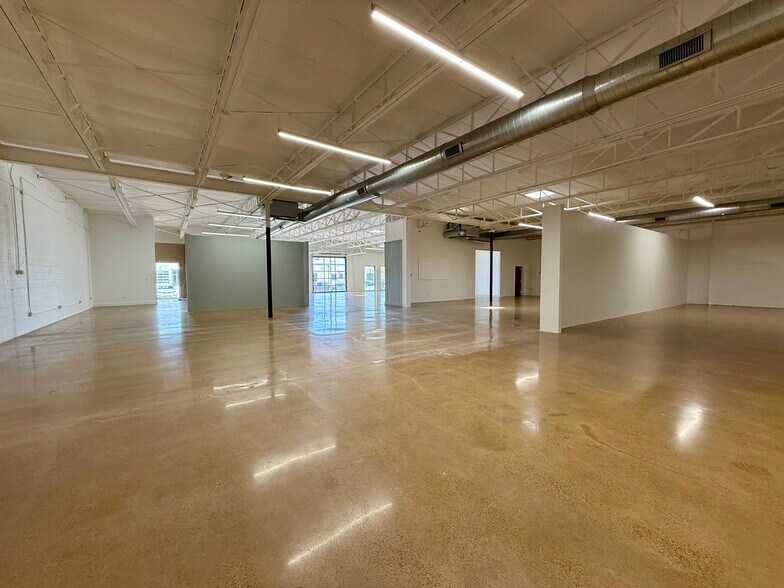 More Photos Of 1336 Crampton St, Dallas Distribution For Lease