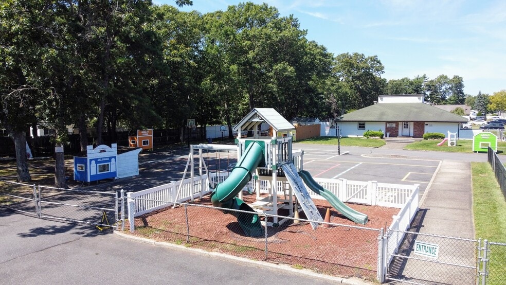 More Photos Of 9-10 Glenmere Ln, Coram General Retail For Sale