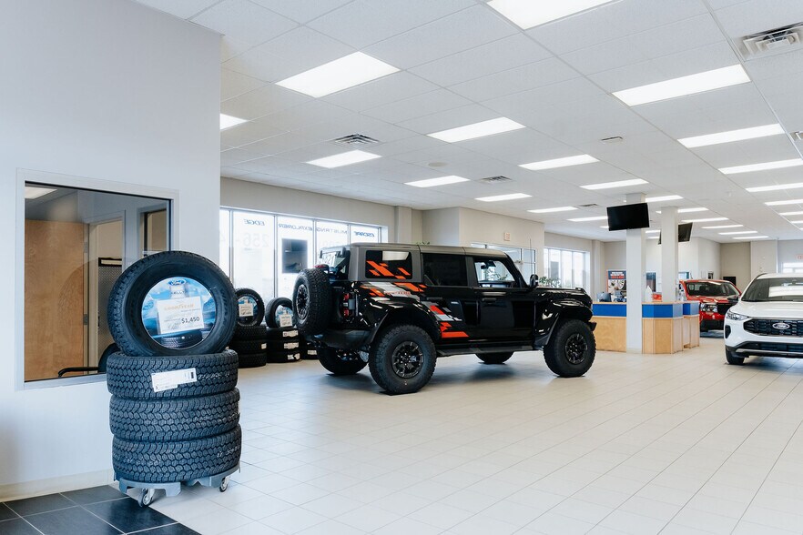More Photos Of 105 Laurell Rd, Gander Showroom For Sale