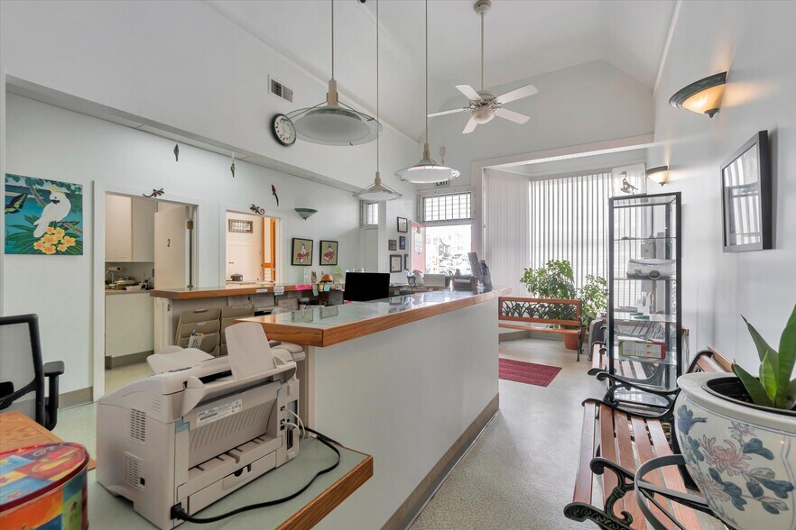 More Photos Of 2143-2145 Taraval St, San Francisco Veterinarian Kennel For Lease