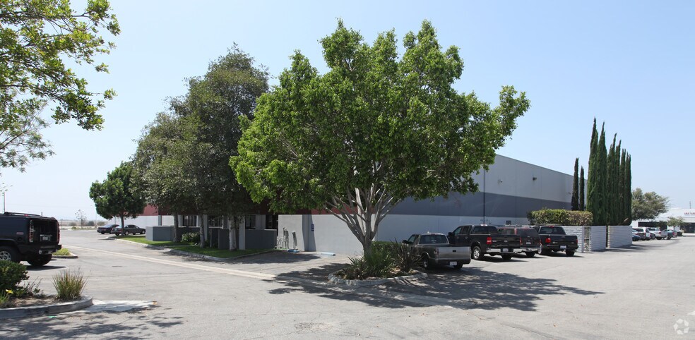Primary Photo Of 411 N Aerojet Dr, Azusa Manufacturing For Lease