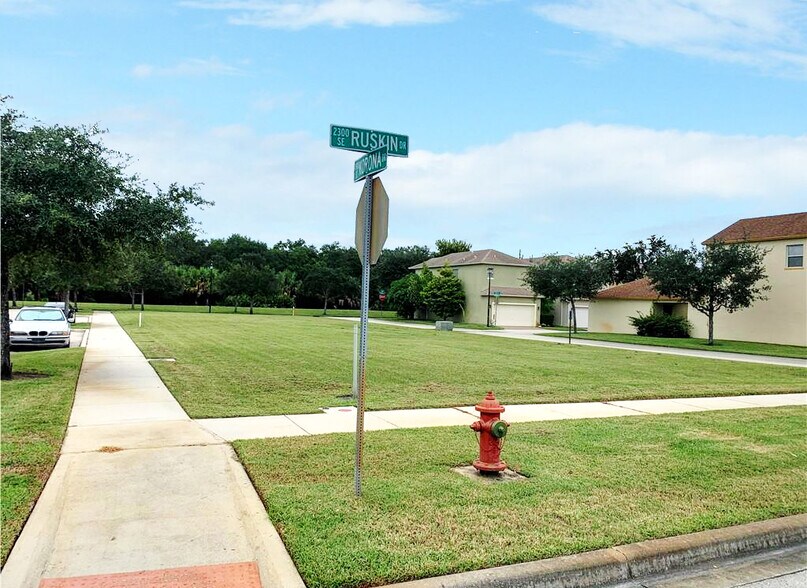 More Photos Of 1913 SE Korona Dr, Port Saint Lucie Land For Sale