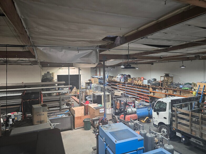 More Photos Of 1240 N Blue Gum St, Anaheim Warehouse For Sale