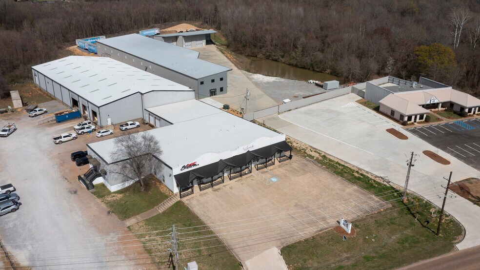 More Photos Of 148 Weisenberger Rd, Madison Flex For Lease