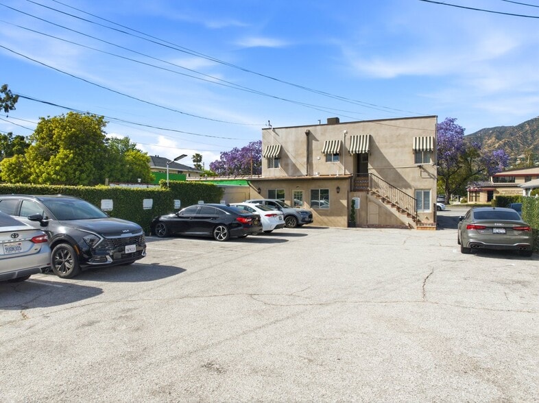 More Photos Of 530-532 W Glenoaks Blvd, Glendale Medical For Lease