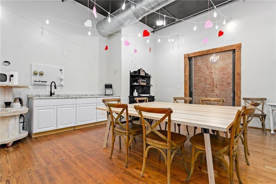 More Photos Of 1035 E 15th St, Plano Storefront Retail Office For Lease