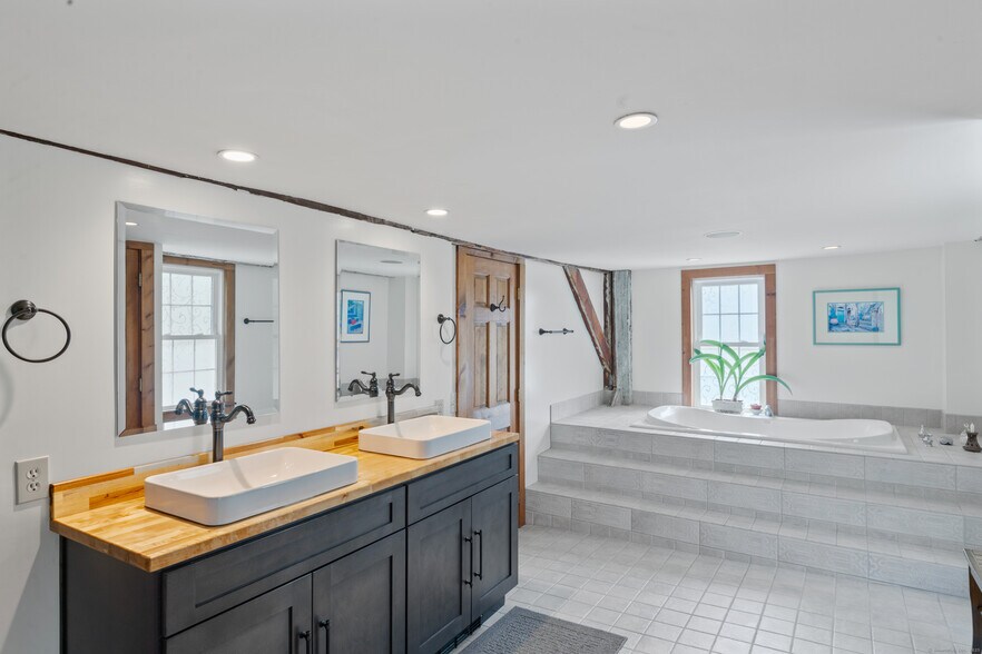 More Photos Of 11 Glen Rd, Sandy Hook Apartments For Sale