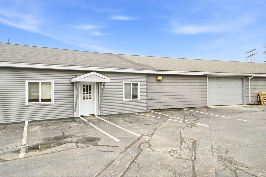 More Photos Of 8 Chestnut Dr, Bedford Office For Sale