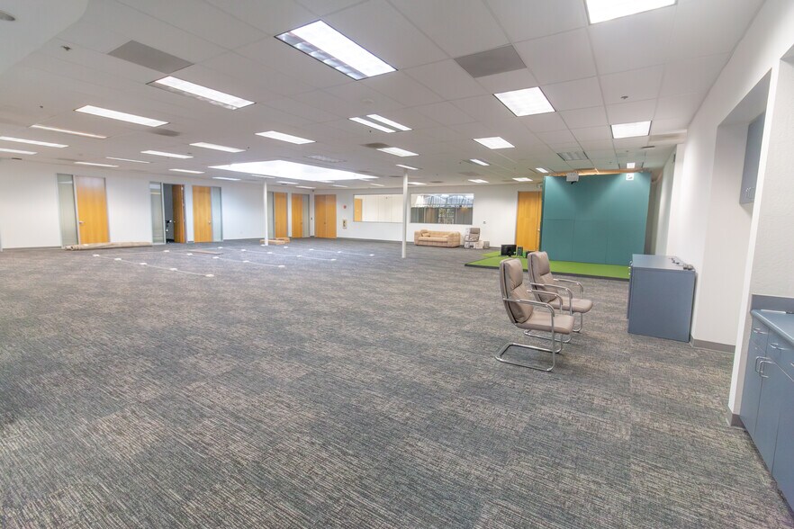 More Photos Of 388 Oakmead Pky, Sunnyvale Service For Lease