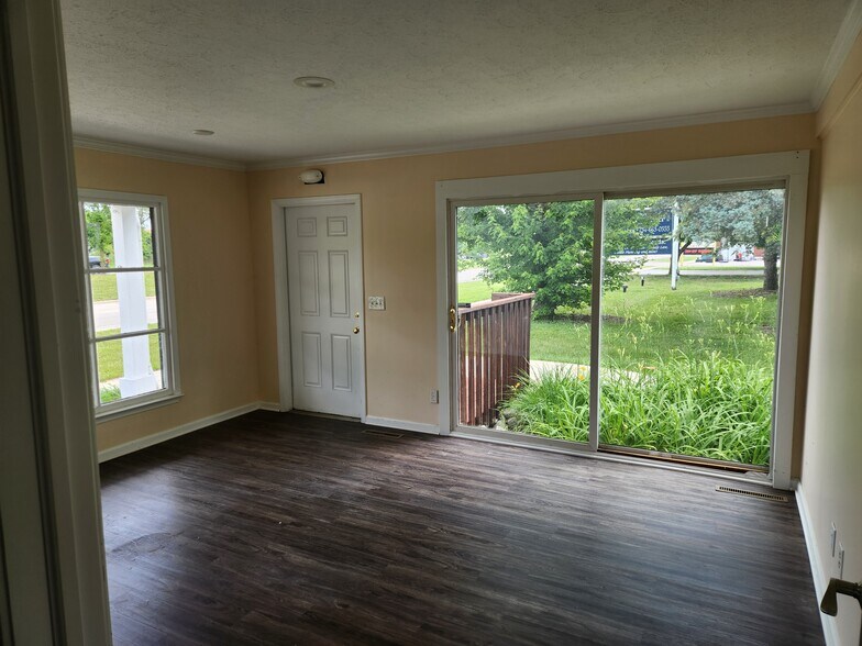 More Photos Of 6585 Jackson Rd, Ann Arbor Office For Lease