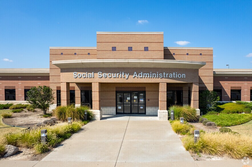 More Photos Of 4750 S Garnett Rd, Tulsa Office For Sale