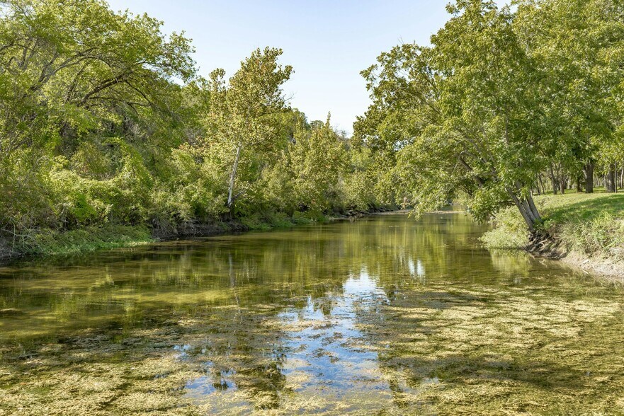 More Photos Of 1030 County Road 279, Liberty Hill Hotel For Sale