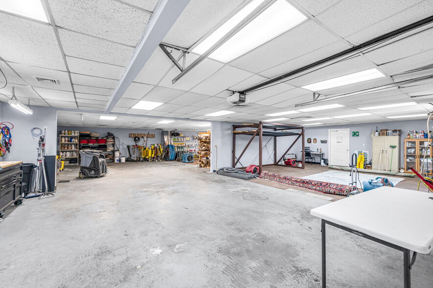 More Photos Of 80 Ramah Cir S, Agawam Manufacturing For Lease