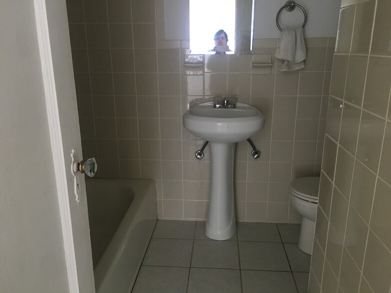 More Photos Of 28 Hale St, New Brunswick Apartments For Sale