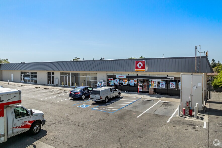 More Photos Of 5557 Hemlock St, Sacramento General Retail For Lease