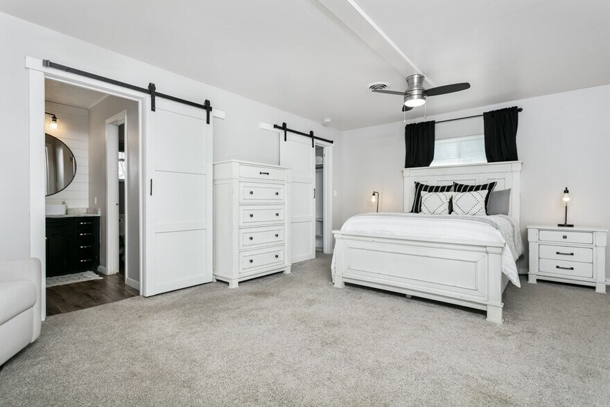 More Photos Of 333 W Burbank St, Fredericksburg Specialty For Sale