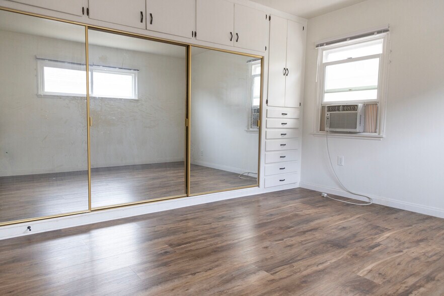 More Photos Of 16011 Victory Blvd, Van Nuys Apartments For Sale