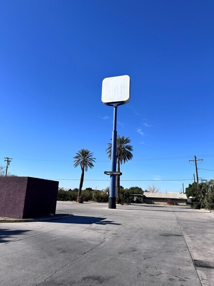 More Photos Of 379 S Lovekin Blvd, Blythe Fast Food For Sale