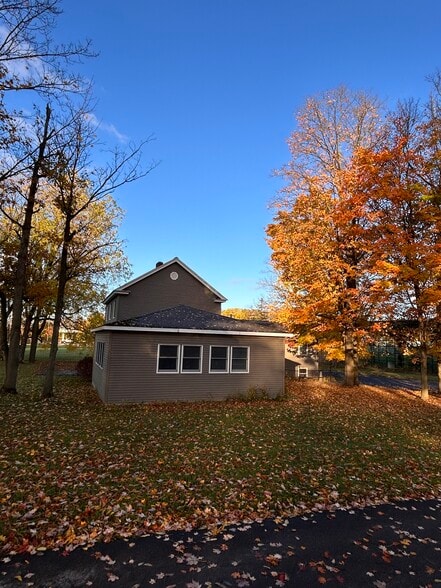 More Photos Of 551 E Genesee St, Fayetteville Office For Sale