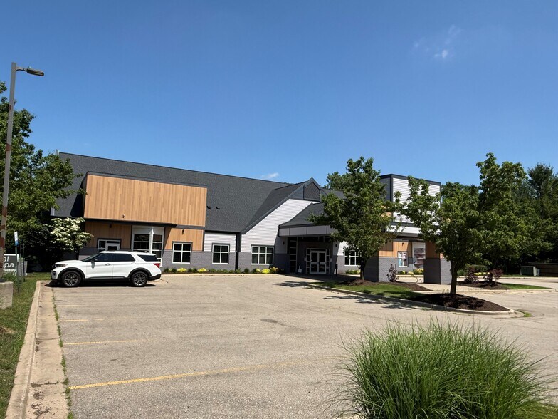 More Photos Of 6735 Cascade Rd SE, Grand Rapids Medical For Lease