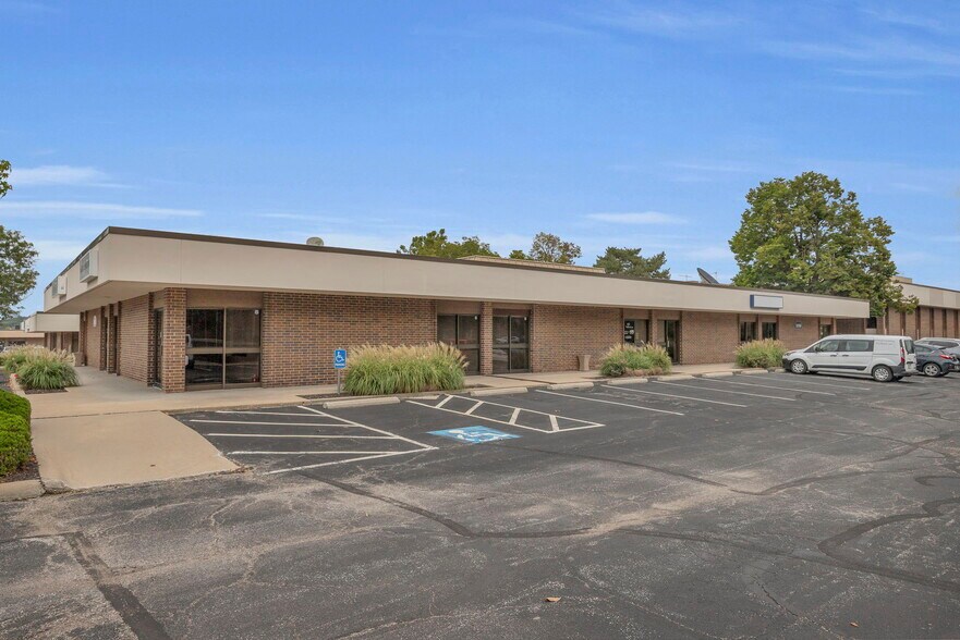 More Photos Of 10580 Barkley St, Overland Park Medical For Lease