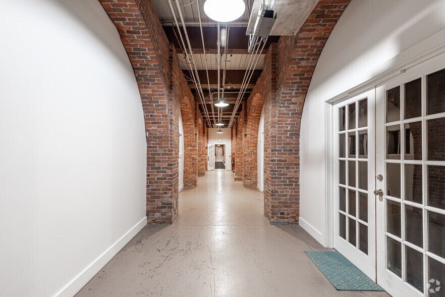 More Photos Of 2 Tunxis Rd, Tariffville Loft Creative Space For Lease