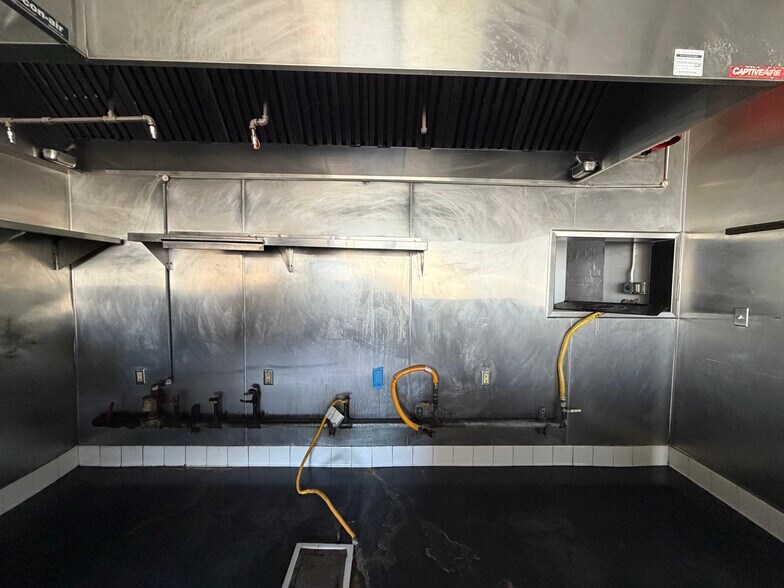 More Photos Of 7563-7565 Beverly Blvd, Los Angeles Restaurant For Lease