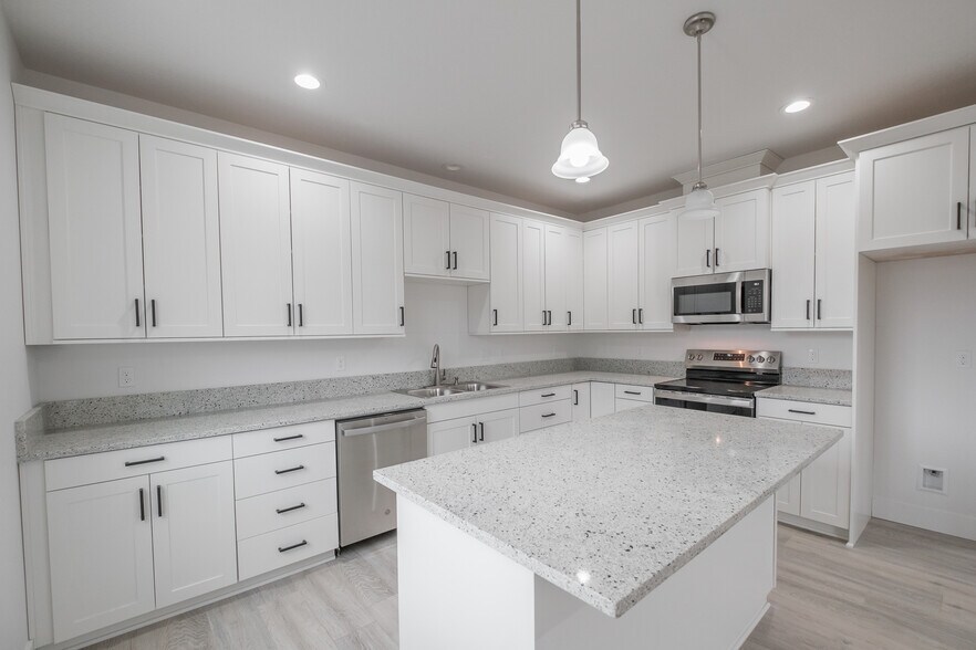More Photos Of 37731 Rolltide Dr, Lebanon Apartments For Sale