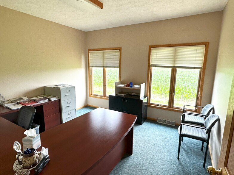 More Photos Of 1947 N Lyford Rd, Rockford Self Storage For Lease