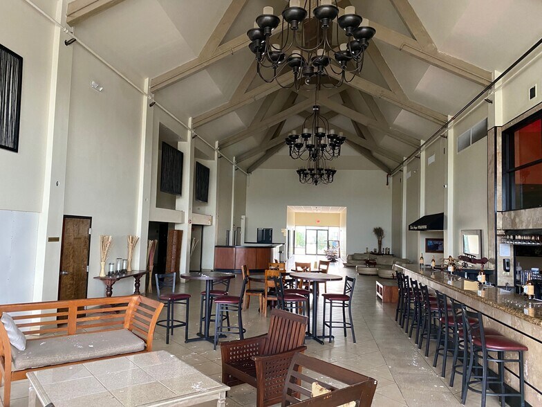 More Photos Of 7516 W Irlo Bronson Memorial Hwy, Kissimmee General Retail For Lease