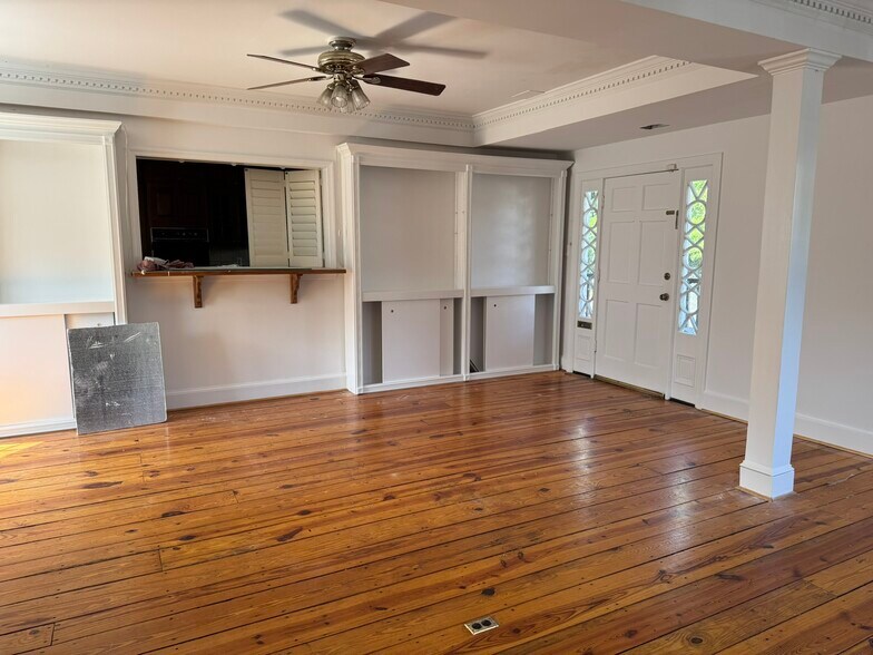 More Photos Of 199 Union St, Occoquan Storefront Retail Residential For Sale