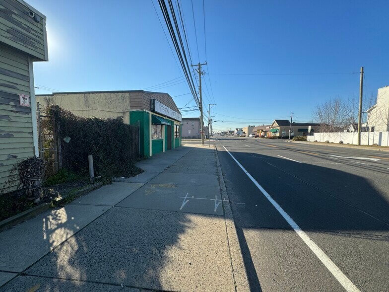 More Photos Of 609 W Montauk Hwy, Lindenhurst Bar For Sale