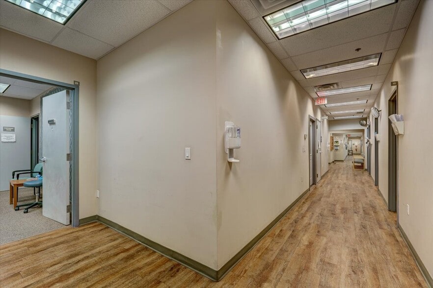 More Photos Of 2035 Mesquite Ave, Lake Havasu City Medical For Sale