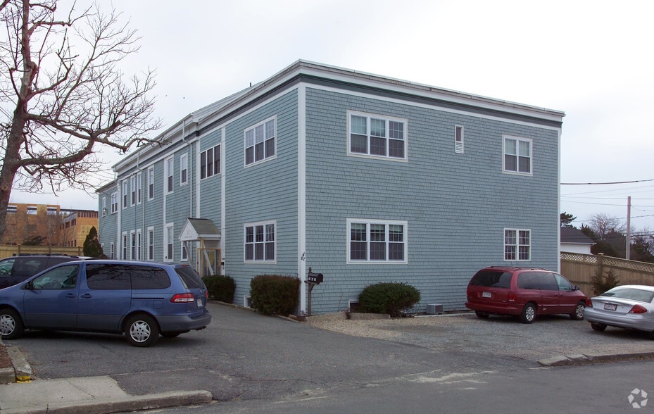 More Photos Of 82 School St, Hyannis Continuing Care Retirement Community For Sale