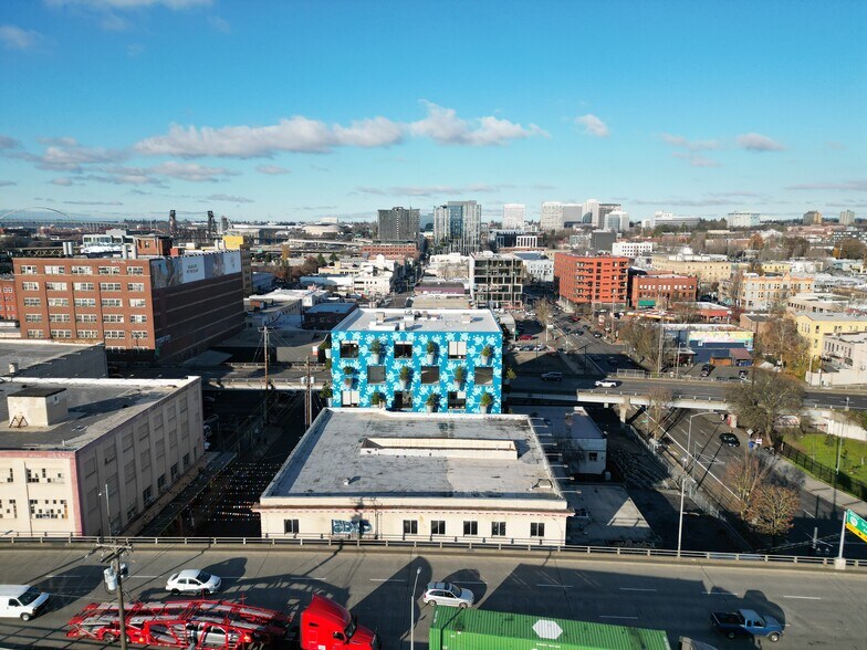 More Photos Of 850 SE 3rd Ave, Portland Office For Lease