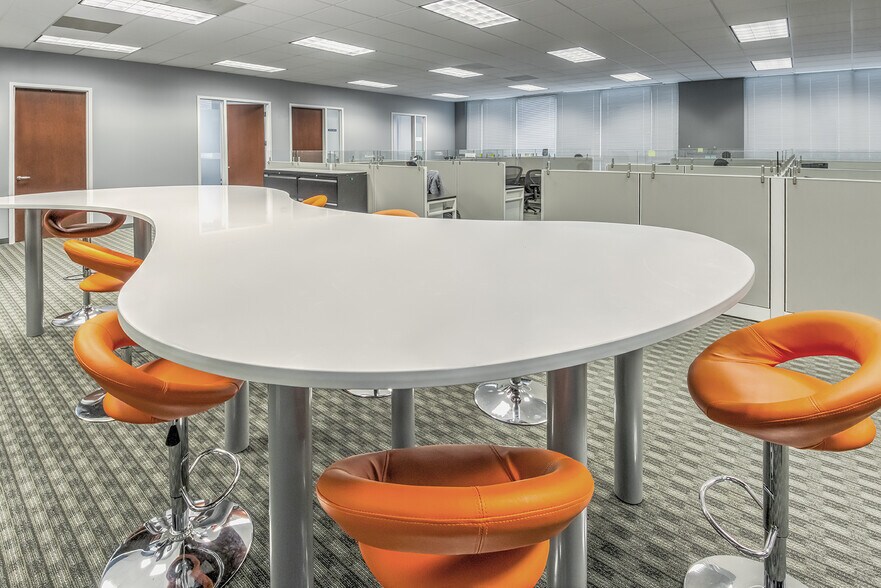 More Photos Of 11020 David Taylor Dr, Charlotte Office For Lease