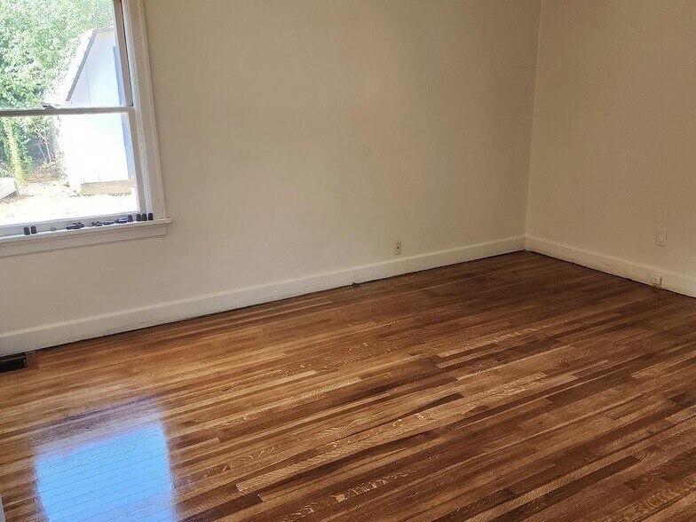 More Photos Of 1397-1407 SE 130th Ave, Portland Apartments For Sale