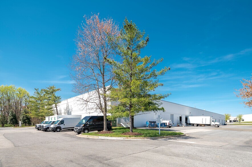 More Photos Of 11850 Baltimore Ave, Beltsville Flex For Lease