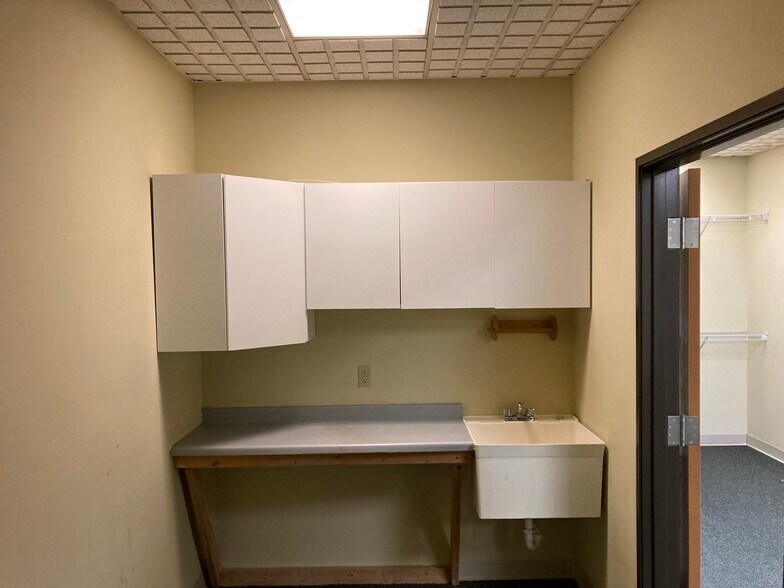 More Photos Of 323 W Superior St, Duluth Storefront Retail Office For Sale