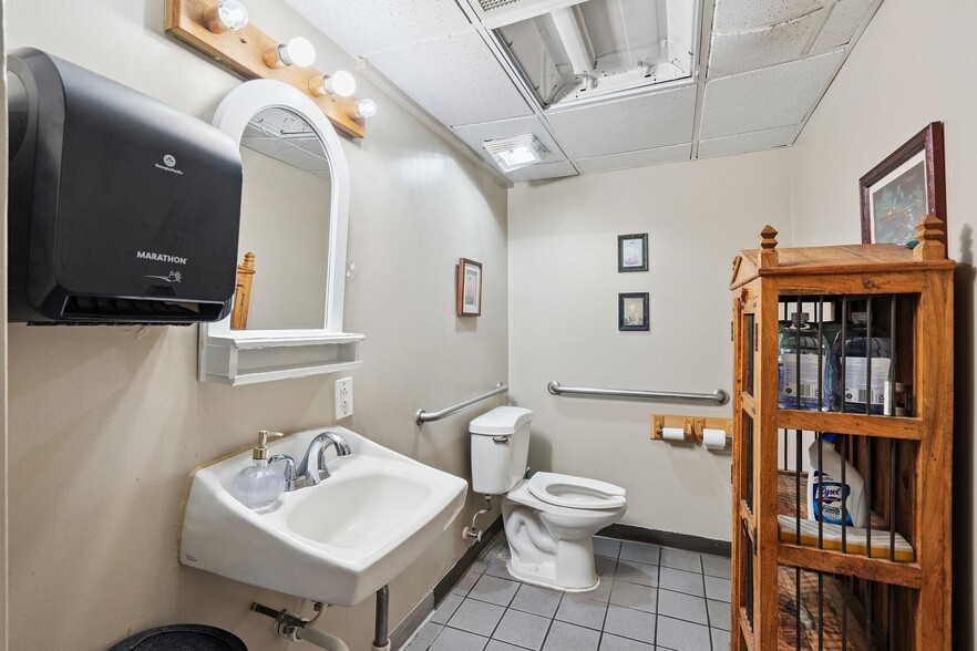 More Photos Of 395 Haywood Ln, Nashville Freestanding For Sale