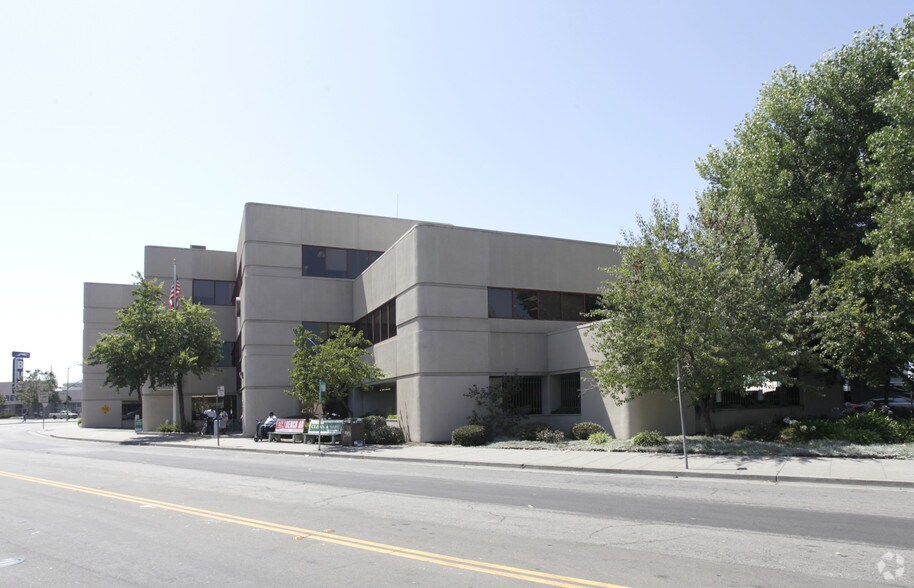 More Photos Of 2221 Martin Luther King Jr Way, Oakland Rehabilitation Center For Sale