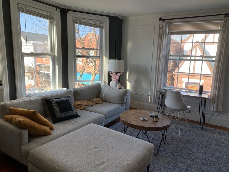 More Photos Of 253 Sea Cliff Ave, Sea Cliff Storefront Retail Residential For Sale