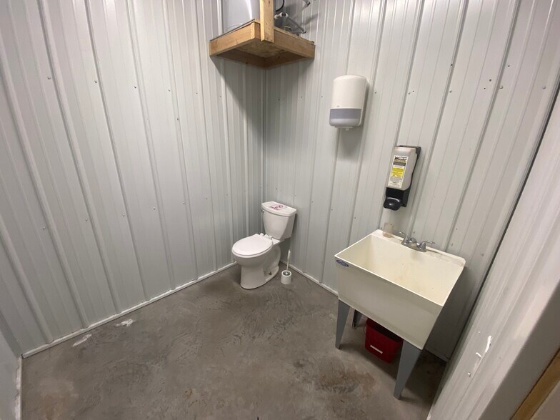 More Photos Of 514 E 9th St, Zumbrota Industrial For Lease