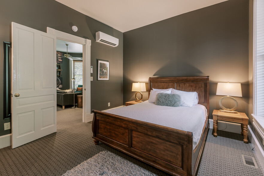 More Photos Of 300 Madison Pl, Lexington Apartments For Sale