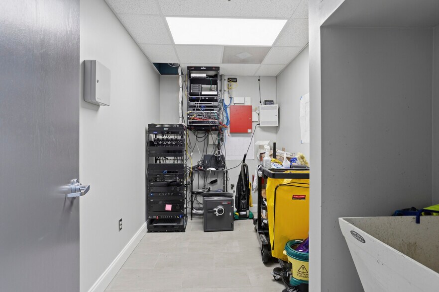 More Photos Of 206 Park Ct, Ridgeland Flex For Sale