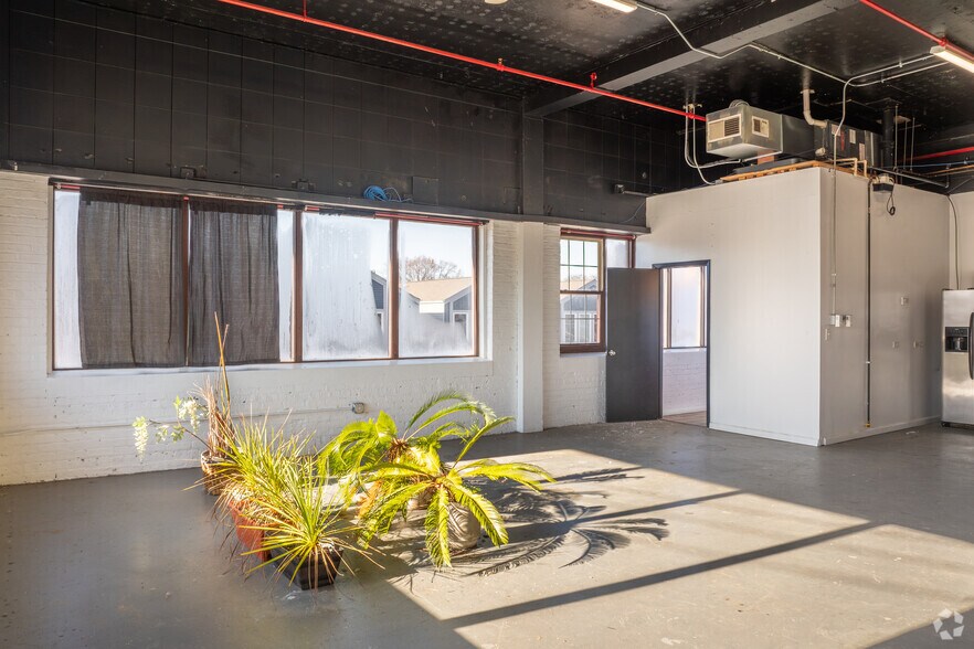 More Photos Of 3850 W Cortland St, Chicago Manufacturing For Sale